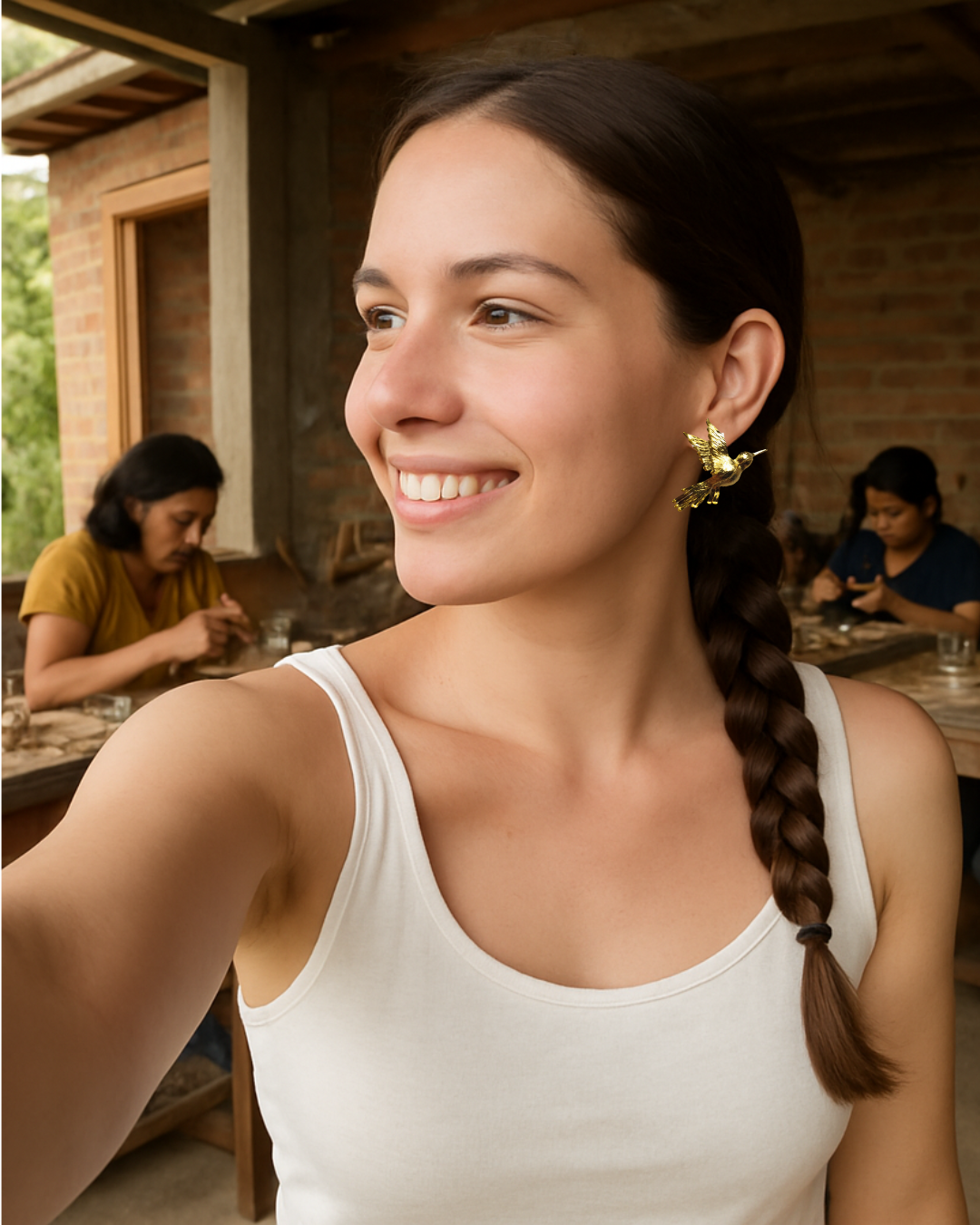 Aretes: Colibrí Susurro de Luz™ en Bronce con baño de Oro de 24 Quilates - Edición limitada