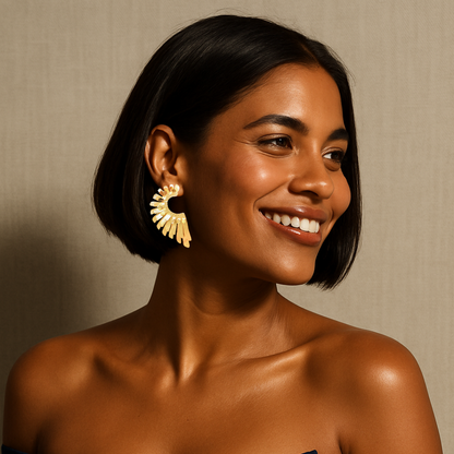 Aretes: Vuelo Dorado™ en Bronce con baño de Oro de 24 quilates