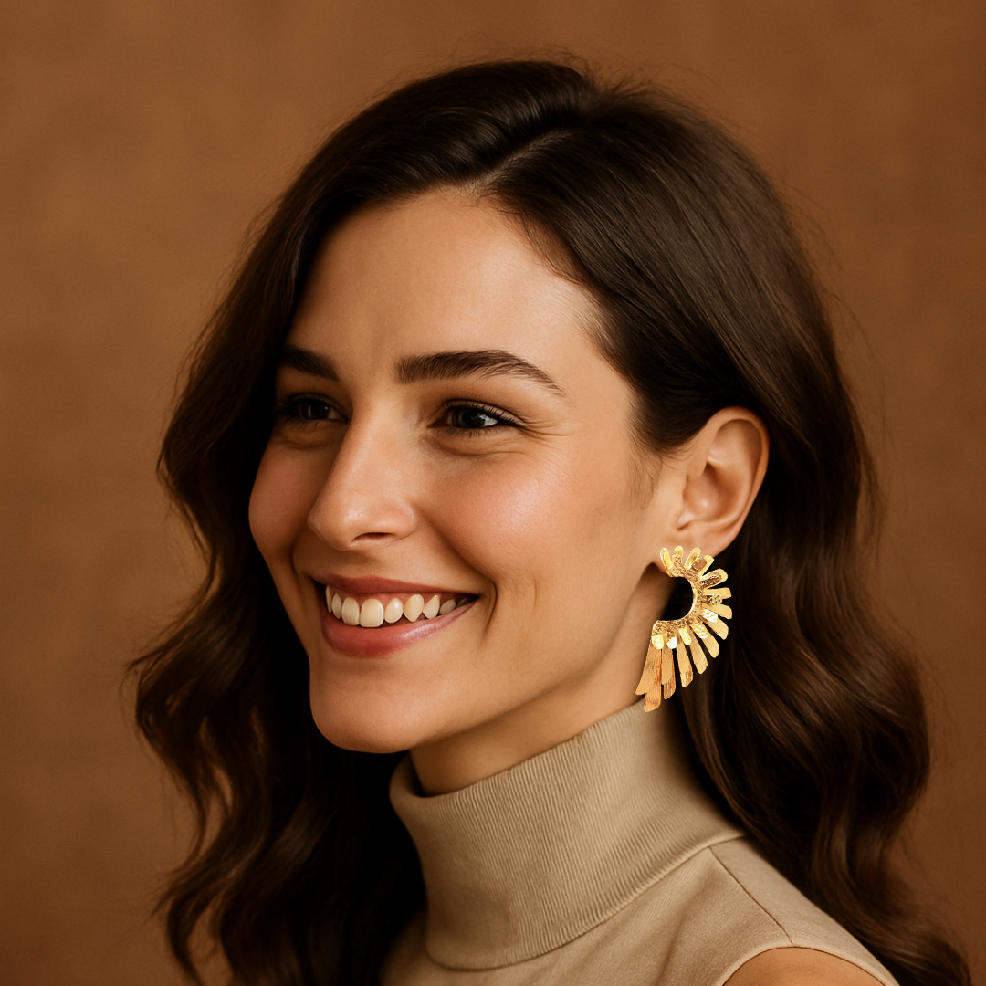 Aretes: Vuelo Dorado™ en Bronce con baño de Oro de 24 quilates