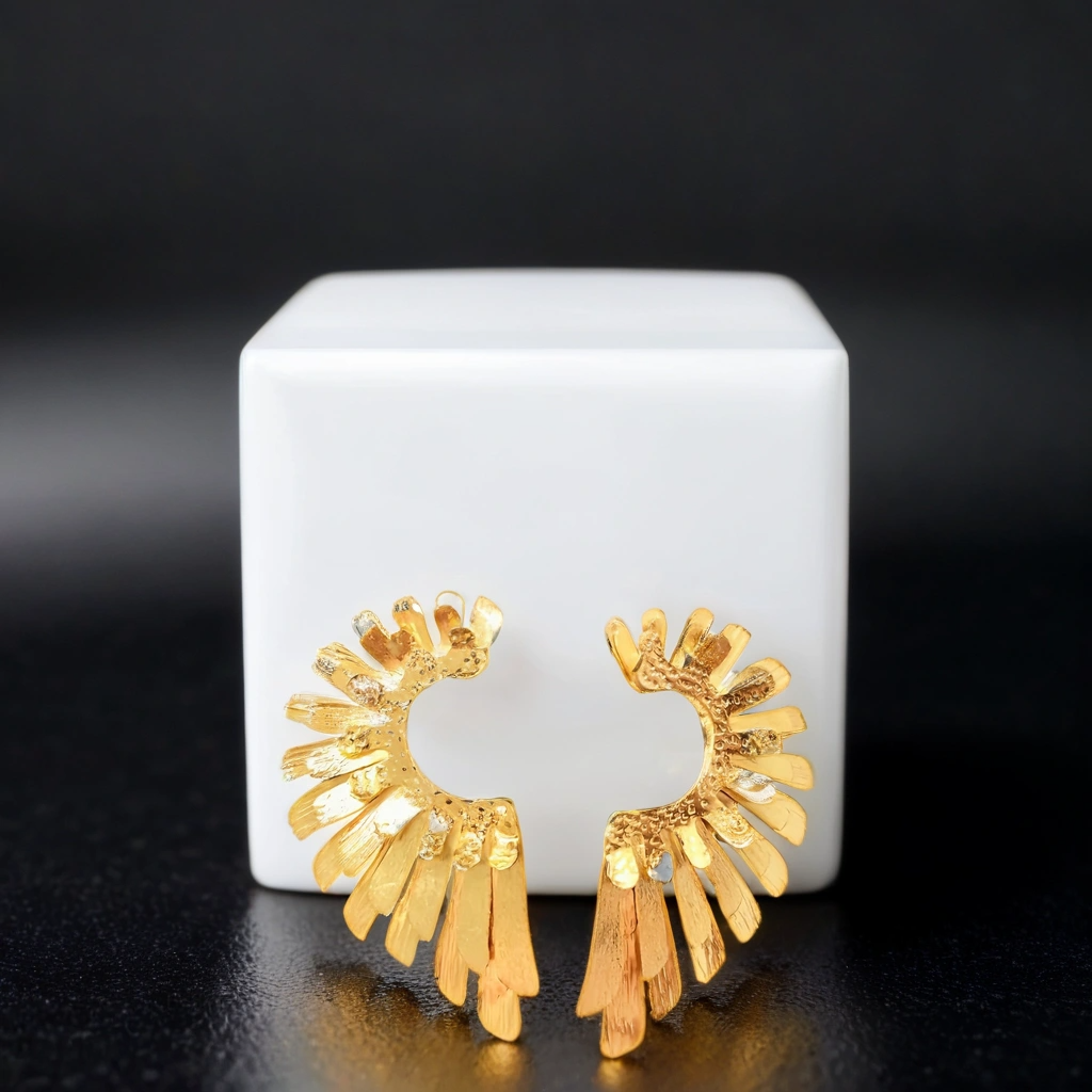 Aretes: Vuelo Dorado™ en Bronce con baño de Oro de 24 quilates