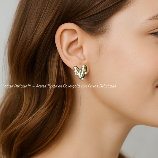 Latido Perlado™ — Aretes Topito en Covergold con Perlas Delicadas