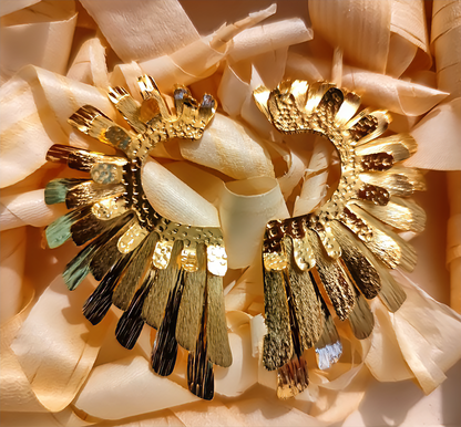 Aretes: Vuelo Dorado™ en Bronce con baño de Oro de 24 quilates