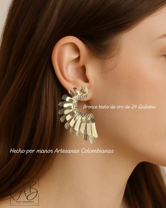Aretes: Vuelo Dorado™ en Bronce con baño de Oro de 24 quilates